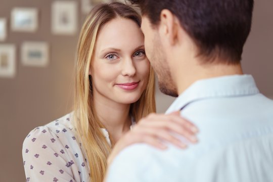 Supratusi, kad vyras susitikinėja su kita, vietoje skyrybų paprašė netikėto dalyko 