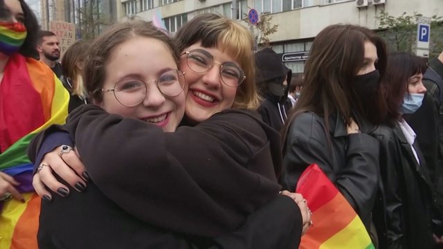 Tūkstančiai žmonių Kijeve išreiškė palaikymą LGBTQ+ bendruomenei: rinkosi ir priešiškai nusiteikę gyventojai