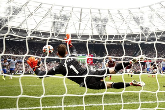 „Manchester United“ išplėšė pergalę, o D. de Gea pirmą kartą per 7 metus atrėmė 11 metrų baudinį
