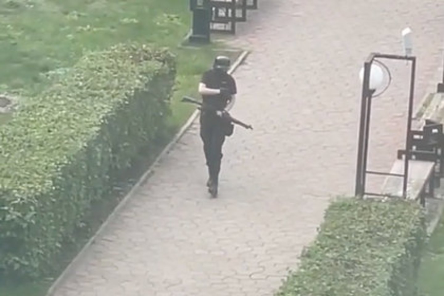 Į Permės valstybinio nacionalinio tyrimų universitetą įsiveržęs vyras pradėjo šaudyti į aplinkinius.<br>RBK stopkadras