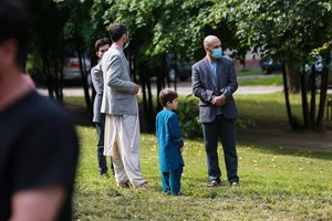 Tarp atvykėlių iš Afganistano – teisininkai, farmacininkai ir IT specialistai: dalis žada vykti į kitas ES šalis