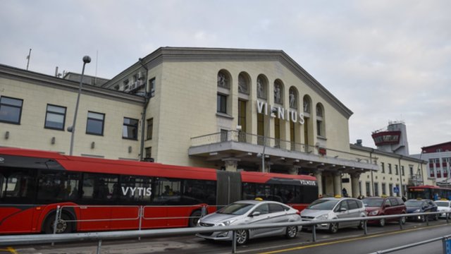 Svarstoma nugriauti Vilniaus oro uosto atvykimo terminalą: neatitinka modernios Lietuvos įvaizdžio