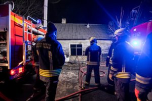 Savaitgalį ugnis šėlo gyvenamuosiuose namuose ir ūkiniuose pastatuose
