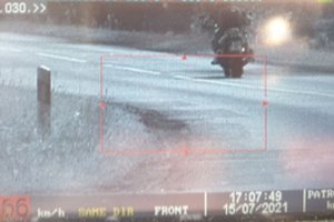 Dar vienam kelių „gaideliui“ apkarpyti sparnai: skirta 550 eurų bauda, 13 mėnesių atimta teisė vairuoti