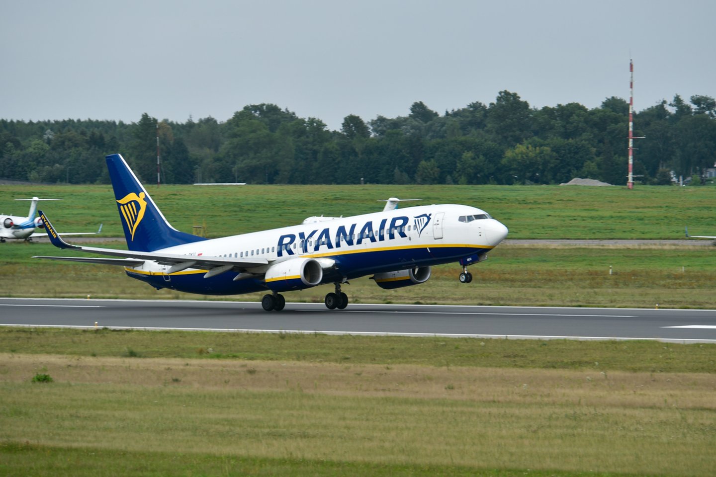 Airijoje registruotas oro vežėjas „Ryanair“ iki 2020 metų rugsėjo žadėjo keleiviams grąžinti pinigus už atšauktus skrydžius.<br>V.Ščiavinsko nuotr.