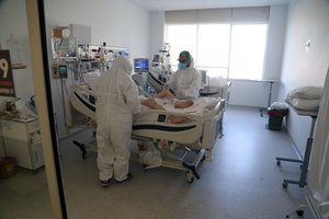 Latvijoje fiksuotas didžiausias COVID-19 mirčių prieaugis nuo vasaros pradžios