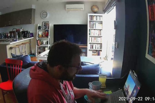 Stiprus žemės drebėjimas sutrikdė vaizdo skambutį: stichiją užfiksavo išsigandęs vyras