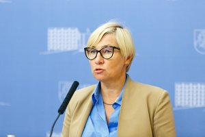 J. Šiugždinienė: svarstoma, kad kontaktą su užsikrėtusiuoju turėję mokiniai neturėtų izoliuotis