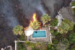 Ugnikalnio lava La Palmoje jau sunaikino daugiau nei 300 pastatų