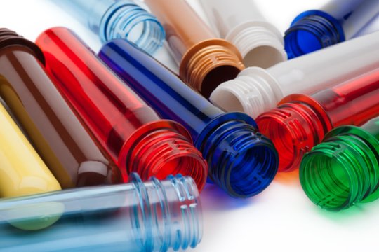 Naujas ekologiškas plastikas gali būti beveik tobulas cheminiam perdirbimui