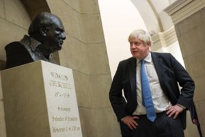 B. Johnsonas prašo Prancūzijos „susiimti“ dėl gynybinio pakto