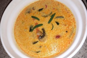 Vištienos ir kokosų pieno sriuba su daržovėmis: kvapni ir sušildanti