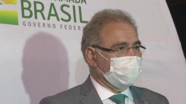 Užfiksuotas Brazilijos sveikatos apsaugos ministro atsakas protestuotojams: parodė vidurinįjį pirštą
