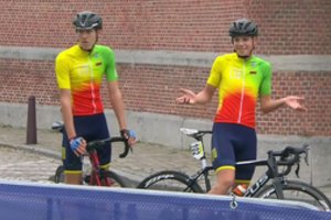 Pasaulio jaunių plento dviračių čempionate – neeilinis nesusipratimas: lietuviai valandą pavėlavo į startą