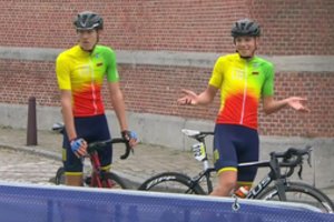 Paaiškėjo daugiau detalių apie į startą pavėlavusius Lietuvos dviratininkus: išvakarėse buvo pavogtas inventorius