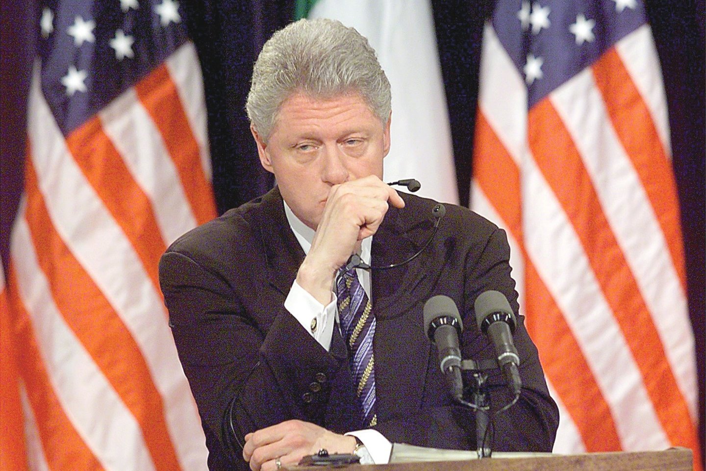 Baltųjų rūmų praktikantės M.Lewinsky intymūs santykiai su JAV vadovu B.Clintonu sukėlė neregėtą skandalą.<br>AFP/„Scanpix“ nuotr.