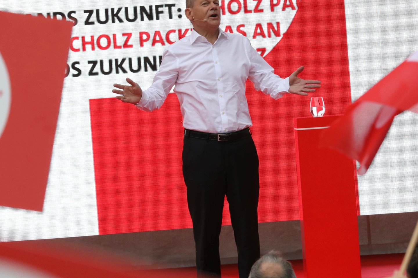 Vokietijoje savaitgalį vyksiančių visuotinių rinkimų favoritas Socialdemokratų partijos (SPD) kandidatas Olafas Scholzas.<br>AFP/Scanpix nuotr.