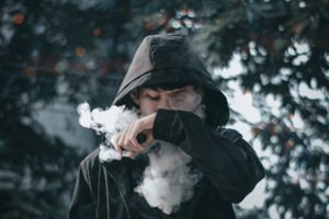 Ekspertai apie rūkančius ir geriančius paauglius: jei tėvai pyksta – priklausomybės didėja