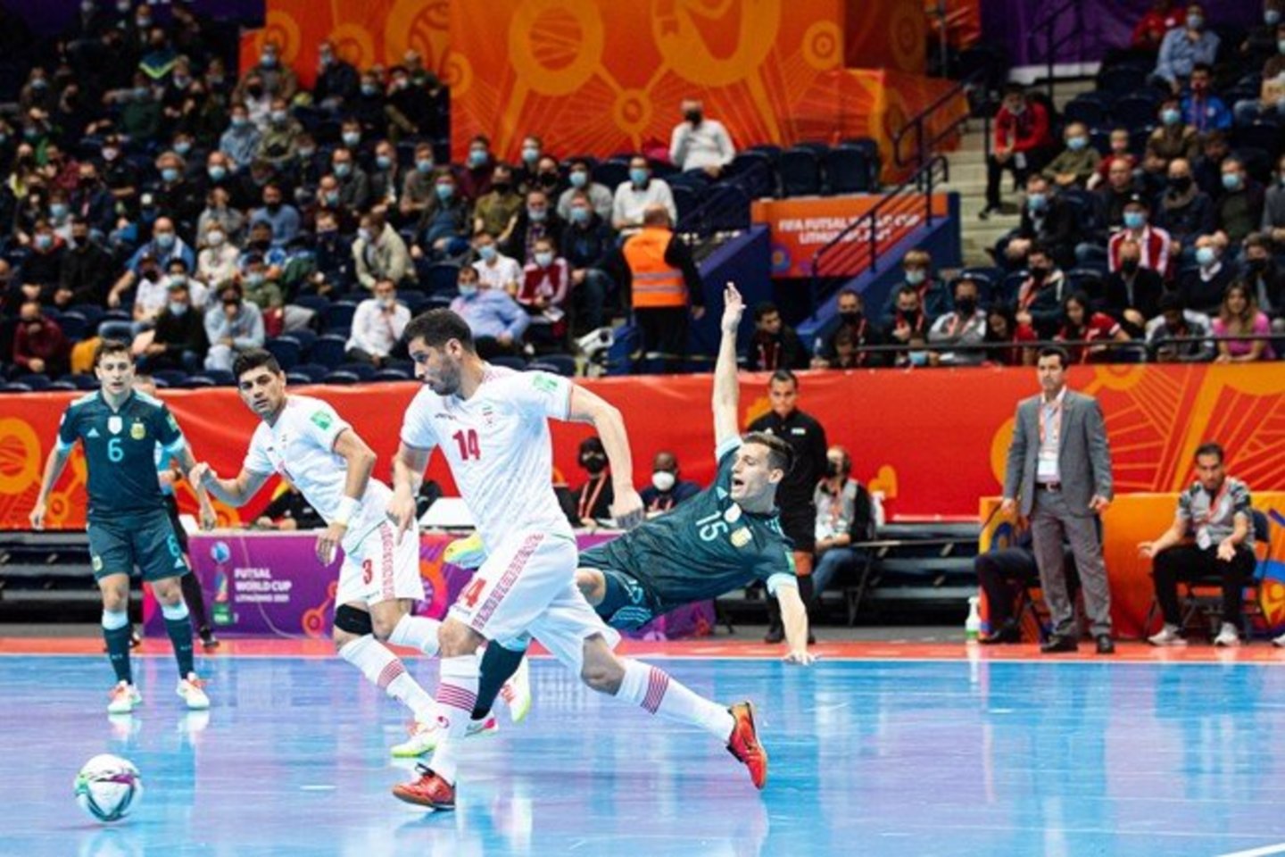  Futsal čempionato aštuntfinalyje – 17-os įvarčių ir drama iki paskutinės sekundės.<br>LFF nuotr.
