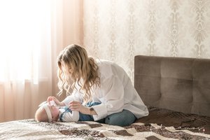 „Fotomamos“ Eglė ir Giedrė svajoja išpopuliarinti žindymo fotosesijas