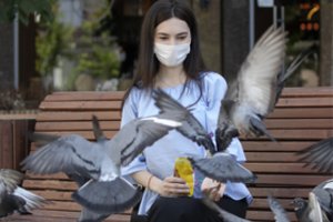 Talinas rimtai kovoja su paukščių lesintojais: gali gauti beveik 10 tūkst. eurų baudą