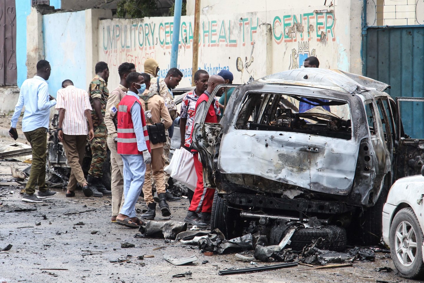  Somalyje per sprogdinimą prie prezidentūros žuvo 8 žmonės.  <br> AFP/Scanpix nuotr.