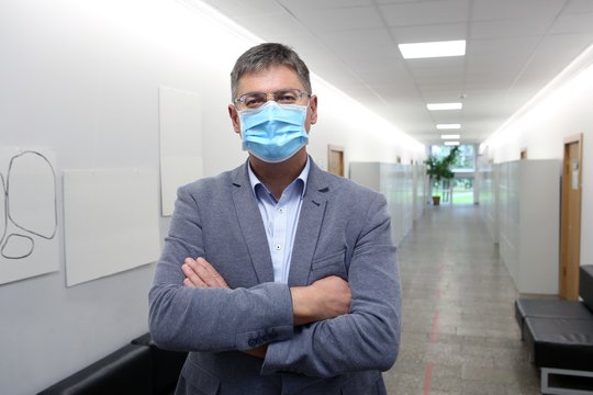 Pandemija pakeitė ne tik medikų, bet ir mokytojų gyvenimus: įvertinę sunkumus didins premiją