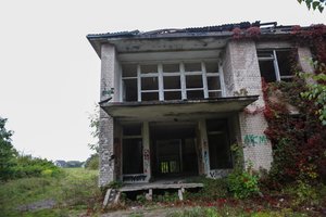 Prienų rajono miestelio gyventojai nusivylę: buvęs mokyklos pastatas atrodo taip, kaip jie net susapnuoti negalėjo