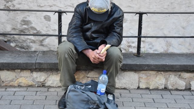 Statistika nedžiugina: kas penktas Lietuvos gyventojas susiduria susiduria su skurdo rizika