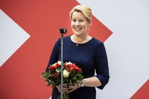 Berlyno mero rinkimus laimėjo dėl plagijavimo daktaro laipsnio netekusi socialdemokratė