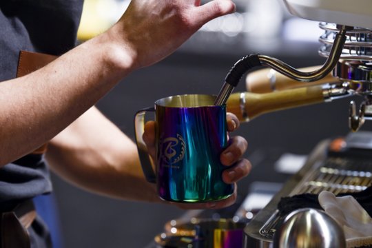 Pasiteisinimų nedirbti randa ir dėl galimybių paso: trūkstant darbuotojų tenka uždaryti restoranus