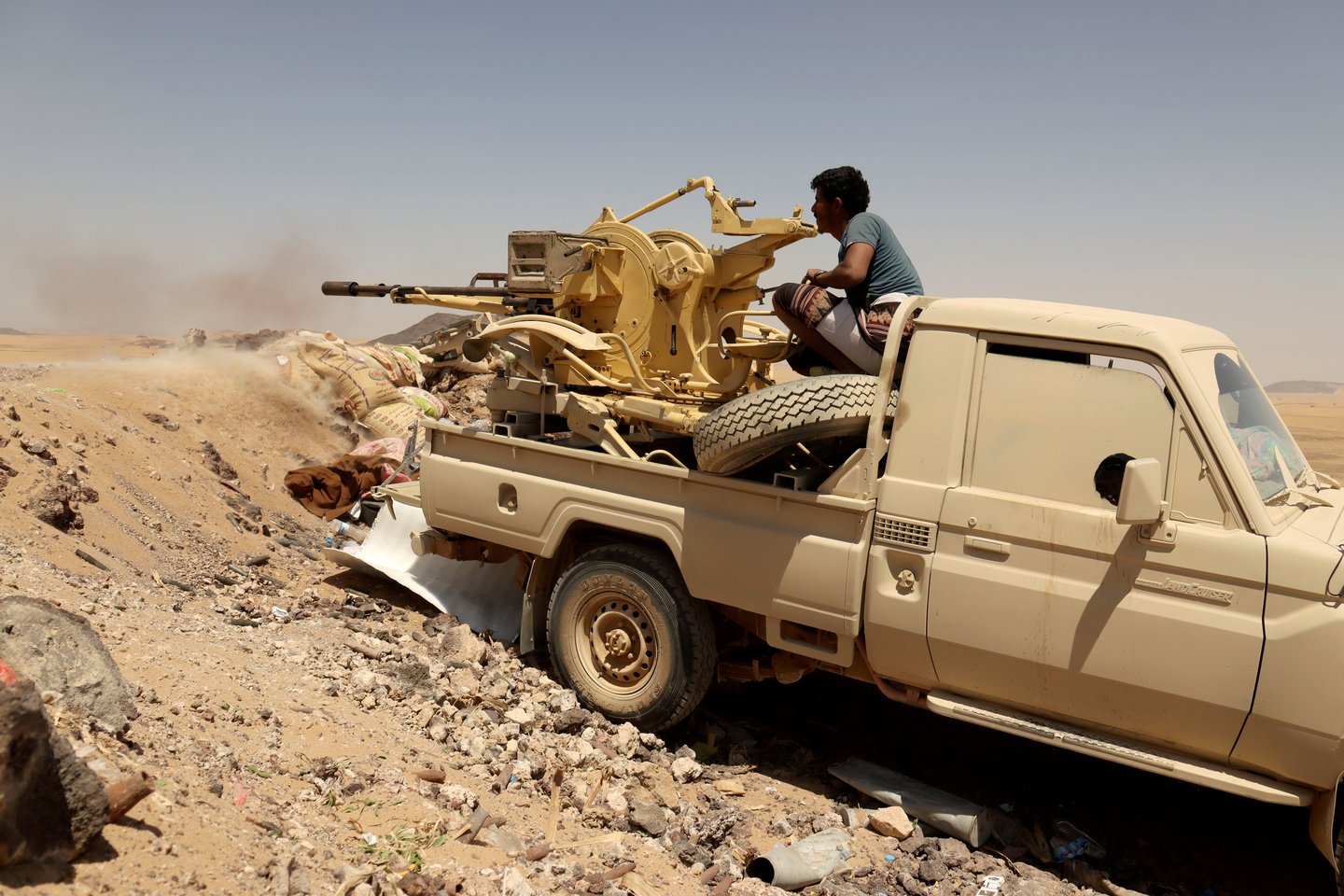  Jemene per suintensyvėjusius susirėmimus dėl strategiškai svarbaus Maribo miesto žuvo 67 husių sukilėliai ir provyriausybinių pajėgų kariai.<br> Reuters/Scanpix nuotr.
