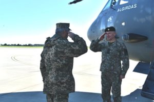 Lietuvos kariuomenės vadas pradeda oficialų vizitą Ukrainoje