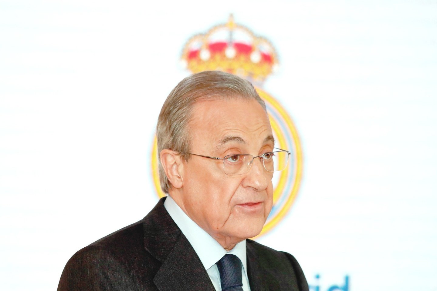 Madrido „Real“ prezidentas F.Perezas patyrė skaudų pralaimėjimą – jo sumanytas Superlygos projektas žlugo neišlaikęs UEFA ir klubų sirgalių spaudimo. Bet manoma, kad ši idėja po kurio laiko dar sugrįš.<br>„ZUMA Press“/„Scanpix“ nuotr.