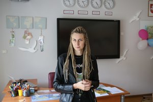 Darbą versle metusią mokytoją pas vaikus atvedė prasmės troškimas: kai kurie galvojo, kad mane tiesiog atleido iš darbo