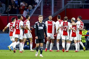 Be dešimties žaidėjų rungtyniavęs „Besiktas“ nepasipriešino „Ajax“ klubui, „Inter“ neįveikė „Šachtar“