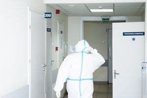 Naujų atvejų šuolis Lietuvoje: per parą nustatyti 1847 užsikrėtimai, užkratas pražudė dar 14 žmonių