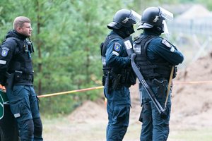 Daugėjant pabėgimų ir neramumų migrantų stovyklose imasi priemonių – siunčia gausesnes pajėgas