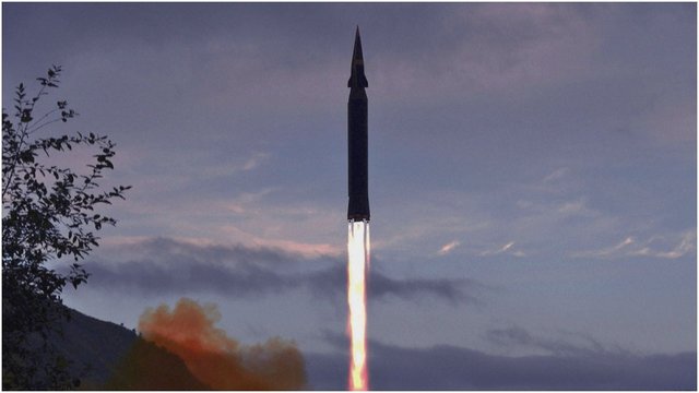 Šiaurės Korėja paskelbė sėkmingai išbandžiusi hipergarsinę raketą
