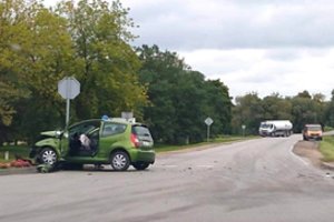 Klastinga sankryža – tarsi užkeikta užsieniečiams: šįkart sustabdė tik stulpas