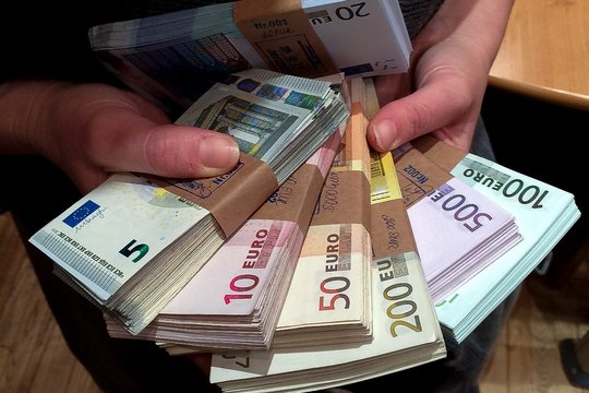 Siūloma siaurinti mokesčių lengvatas už dovanas