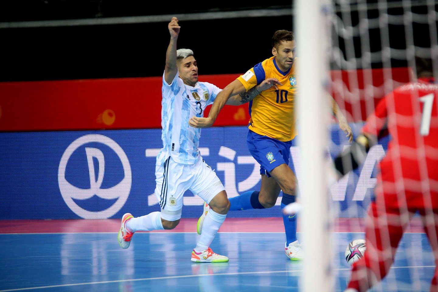  Argentina įveikė Braziliją ir kovos pasaulio futsal čempionato Lietuvoje finale.<br> M.Patašiaus nuotr.