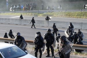 Slovėnijoje policija ašarinėmis dujomis vaikė protestą prieš suvaržymus dėl COVID-19