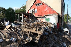 Kauno Šančių kvartalą sudrebino namo griūtis – siena pavojingai virto ant gatvės