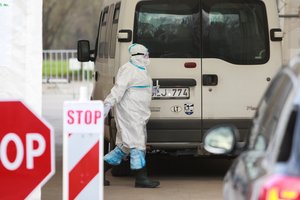 COVID-19 kreivė kyla aukštyn: užfiksuota 1970 naujų atvejų, tarp 18-os mirusių – 15 nepasiskiepijusių