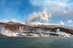 La Palmos plotas dėl besiliejančios lavos jau padidėjo daugiau nei 10 hektarų