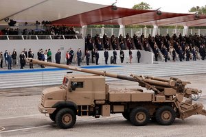 Prancūzija pasirašė sutartį dėl savaeigių pabūklų pardavimo Čekijai