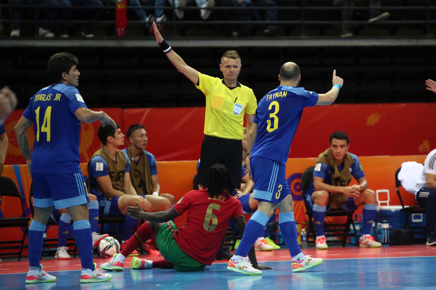  Pasaulio salės futbolo čempionato pusfinalis Portugalija - Kazachstanas.<br> M. Patašius nuotr.