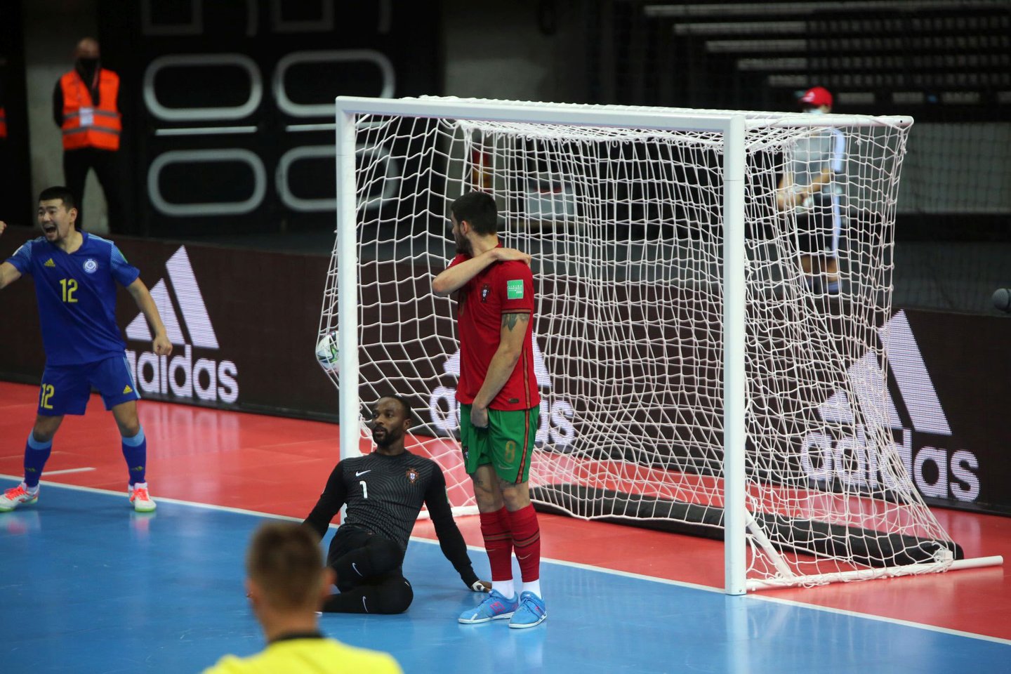  Pasaulio salės futbolo čempionato pusfinalis Portugalija - Kazachstanas.<br> M. Patašius nuotr.