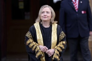 H. Clinton: tiek negyvensiu, kad sulaukčiau tikros lyčių lygybės